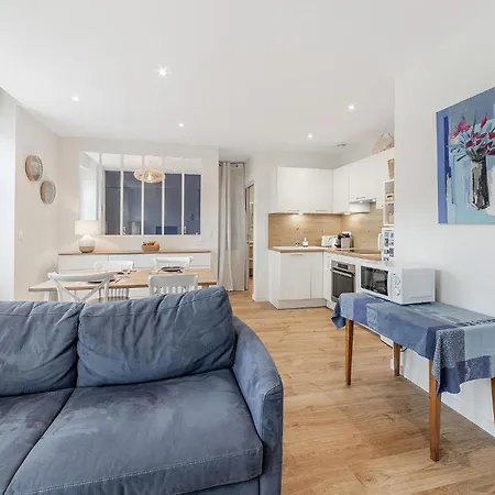 Apartment In With Kitchen